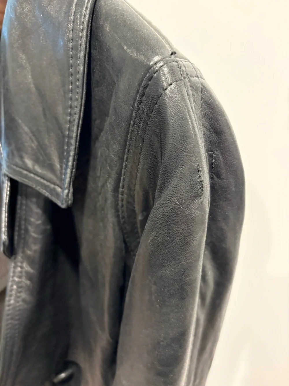 Danier Black Leather Trench Coat - Picture 6 of 6